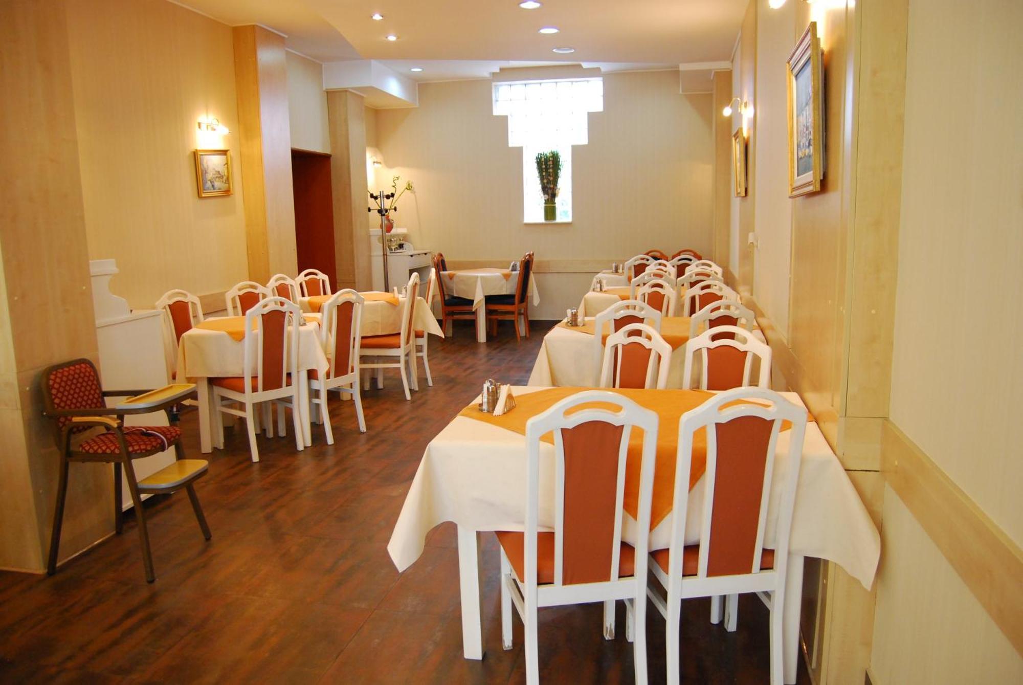 Hotel Maria Constanta Bagian luar foto