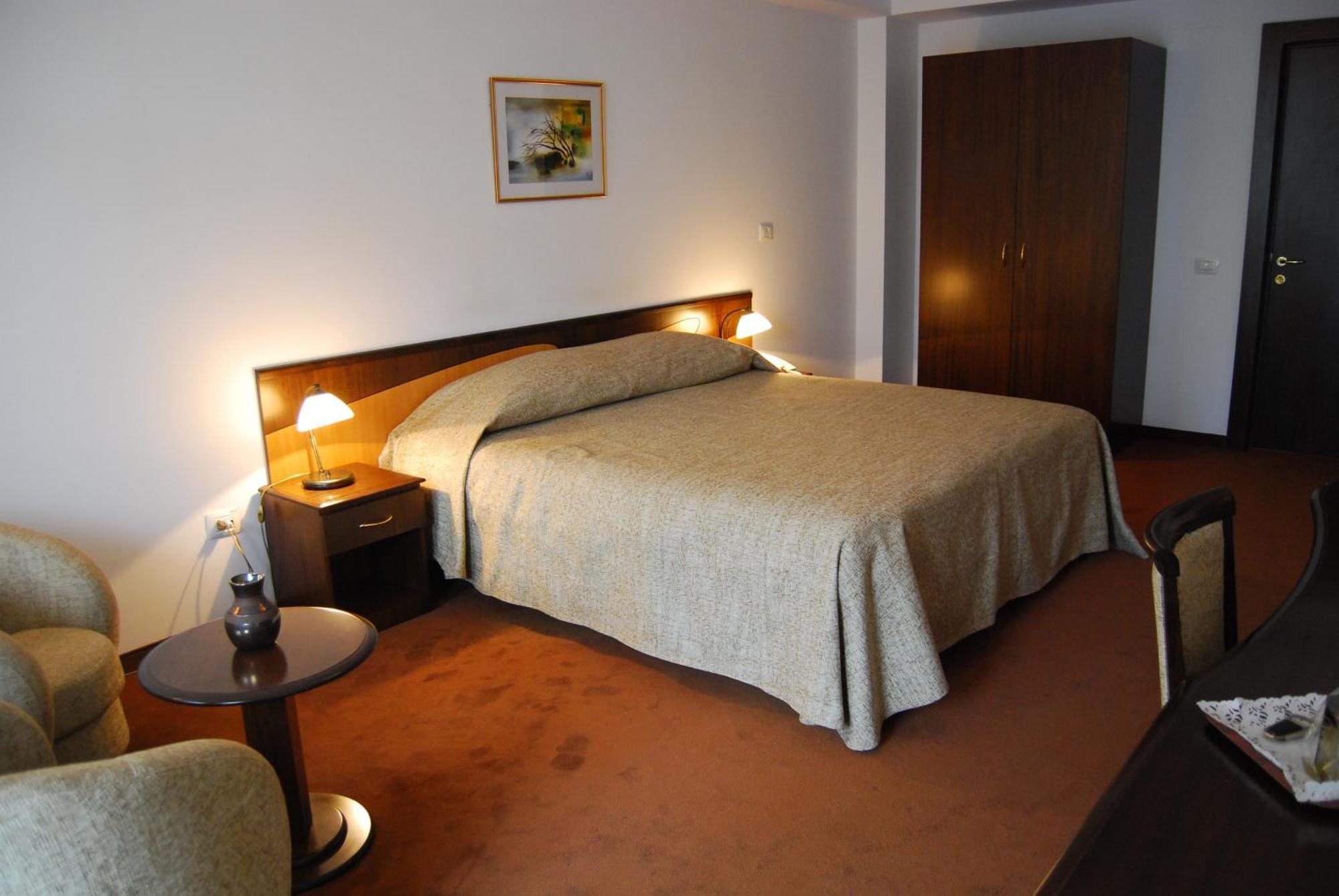 Hotel Maria Constanta Bagian luar foto